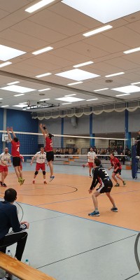 Bezirksliga Ost – Pöẞnecker Volleyballer mit deutlichem Sieg im Derby gegen Knau und damit neuer Tabellenführer der Bezirksliga Ost - 20190309_114007_8d3e691e9e3bab134e4feba8a52d691f