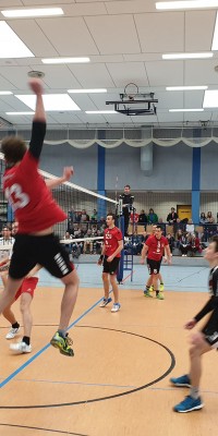 Bezirksliga Ost – Pöẞnecker Volleyballer mit deutlichem Sieg im Derby gegen Knau und damit neuer Tabellenführer der Bezirksliga Ost - 20190309_114031_a61a17fd349743bca31d73993d03ea35