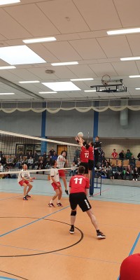 Bezirksliga Ost – Pöẞnecker Volleyballer mit deutlichem Sieg im Derby gegen Knau und damit neuer Tabellenführer der Bezirksliga Ost - 20190309_114138_af741a6748321d533635d57299d1dc73