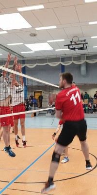 Bezirksliga Ost – Pöẞnecker Volleyballer mit deutlichem Sieg im Derby gegen Knau und damit neuer Tabellenführer der Bezirksliga Ost - 20190309_114141_62fffff80516ed5f558196051c436197