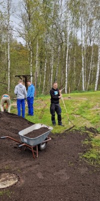 Arbeitseinsatz mit 53 Volleyballern auf der Beachanlage - 20230429_101147_resized_2_8f57affd01b7ecbc704b2951e7a390f0