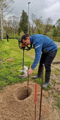 Arbeitseinsatz mit 53 Volleyballern auf der Beachanlage - 20230429_102354_resized_2_16c908294250ada6e87e0c629c530c05