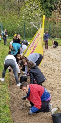 Arbeitseinsatz mit 53 Volleyballern auf der Beachanlage - 20230429_102703_resized_2_c91d80c787482249a677af1ff613c89d