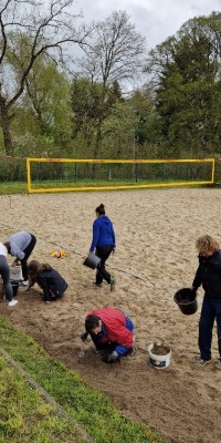 Arbeitseinsatz mit 53 Volleyballern auf der Beachanlage - 20230429_102728_resized_1_60f2b7a3a14349c6ca5e2aa7636a0857