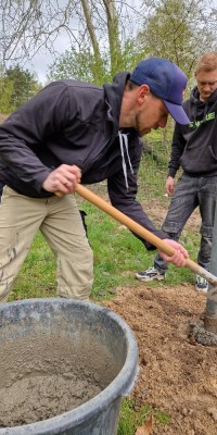Arbeitseinsatz mit 53 Volleyballern auf der Beachanlage - 20230429_104949_resized_1_cf68159654b5e97711dfebd6d689b718