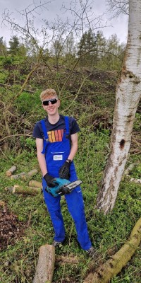 Arbeitseinsatz mit 53 Volleyballern auf der Beachanlage - 20230429_110736_resized_1_bb4e276ffe3f87e78ac3a6729ff9e083