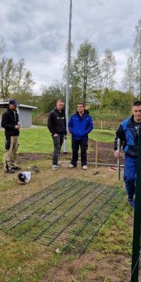 Arbeitseinsatz mit 53 Volleyballern auf der Beachanlage - 20230429_135116_resized_fd499beb0e68b5feb7ee545c40080b78