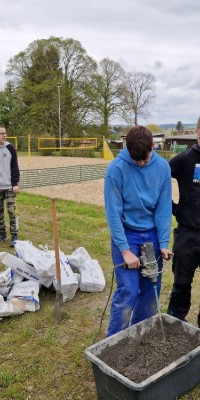 Arbeitseinsatz mit 53 Volleyballern auf der Beachanlage - 20230429_135126_resized_1_f43d7491f02408e3ab299540c2b1e281