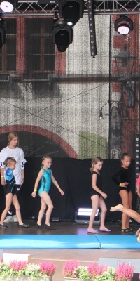 Fröhliches Kommen und Gehen am Stand des 1. SV Pöẞneck - Geratturnen2_75b74cd6f41b378e4dfef9888770d59a