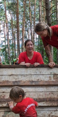 Abteilungsübergreifendes Team hat groẞen Spaẞ beim KidsRun - Hindernis_0001d5fa00467652dc329af32c46d891