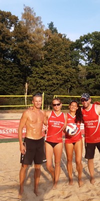 2x Bronze für die Pößnecker Gastgeber bei der stark besetzten Thüringer Seniorenmeisterschaft im Beachvolleyball in der Rosen-Arena - IMG-20190827-WA0063_a421c0dcb9adf235f94d75b7e0968208