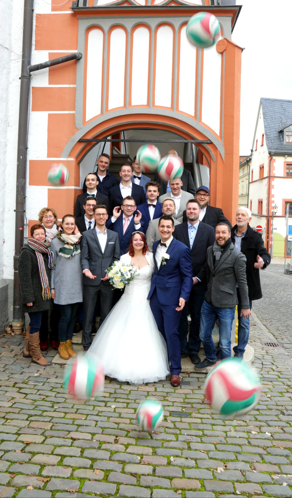 Pöẞnecker 1.Herrenvolleyballer belohnen sich in einer spielerisch konstant-starken Saison mit dem Meistertitel und dem Wiederaufstieg in die Verbandsliga