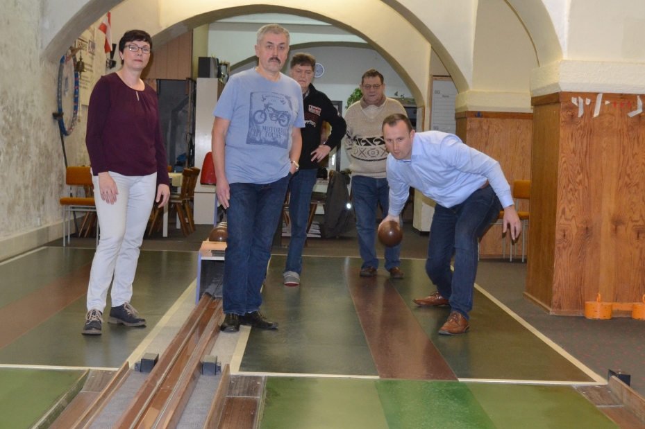 Spielbahn der Kegelbahn im Malzhaus mit Lottomitteln saniert